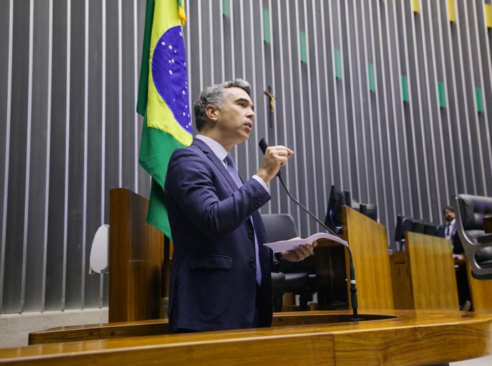 Deputado ﻿Rafael Brito comemora aprovação do Cartão Escola 10 para todo Brasil