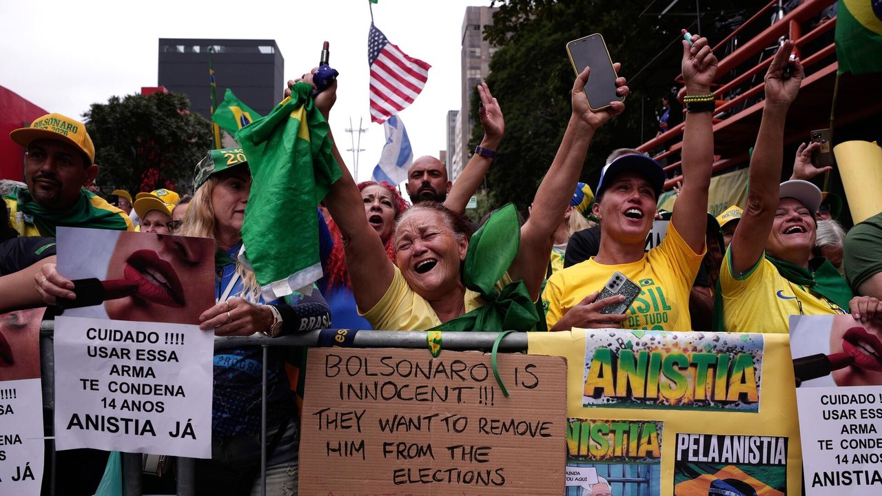 Medindo forças: integrantes da base do governo Lula ironizam ato de Bolsonaro como um 'fracasso'