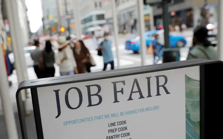 Geração de empregos do setor privado nos EUA em julho é revisada, de 122 mil a 111 mil