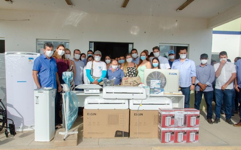 Marlan Ferreira realiza mais uma entrega de carros e equipamentos para UBS’s de Limoeiro de Anadia