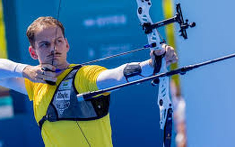 Marcus D'Almeida e Ana Luiza Caetano vão representar o Brasil no tiro com arco em Paris-2024