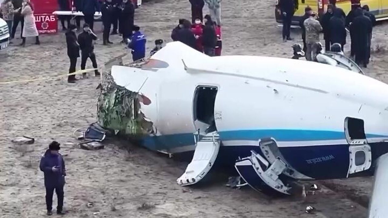 Alegações estrangeiras sobre avião da Azerbaijan Airlines são precipitadas, diz fonte