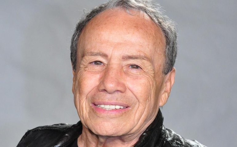 Stênio Garcia revela que usava salto no início da carreira para entrar em cena