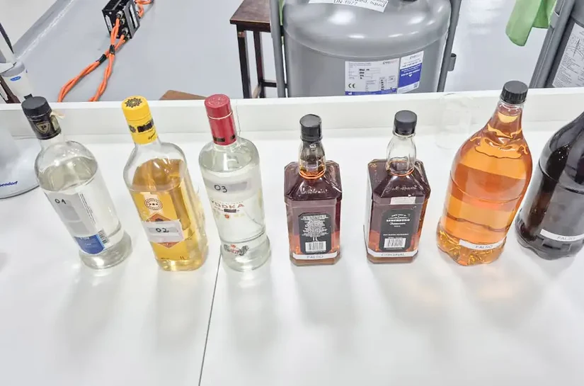 Metanol: Entenda como é feita a análise de bebidas adulteradas