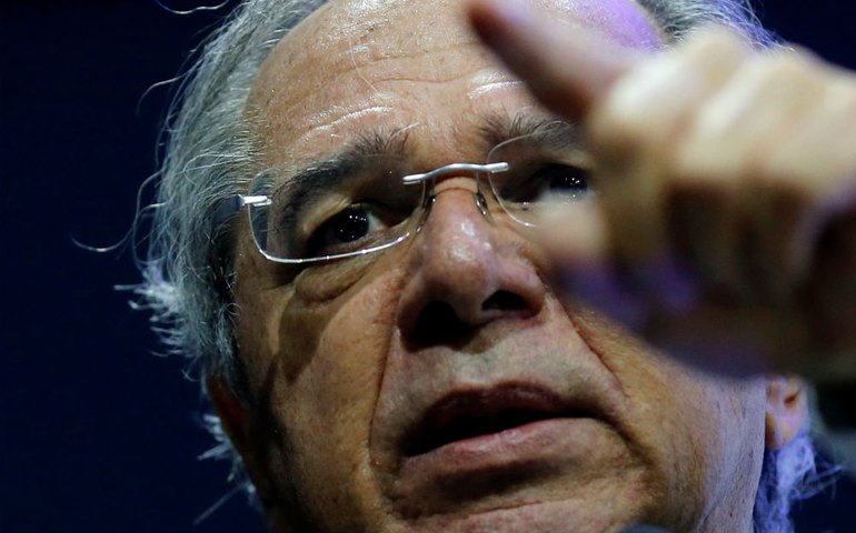 Guedes: Se auxílio fosse R$ 200, R$ 300 dava pra segurar seis meses, um ano