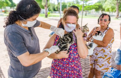 Unidade de Zoonoses promove vacinação antirrábica e feira de adoção no sábado (21)