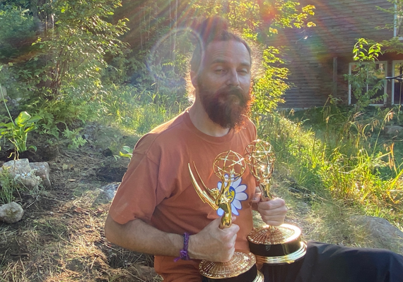 Compositor deixa 'The White Lotus' após diferenças criativas com o criador