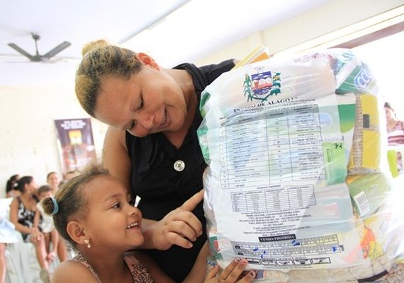 Governo entrega cestas nutricionais em Quebrangulo