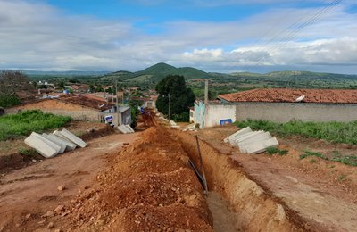 Águas do Sertão inicia obra de água e esgoto no Loteamento Manoel Toledo, em Igaci