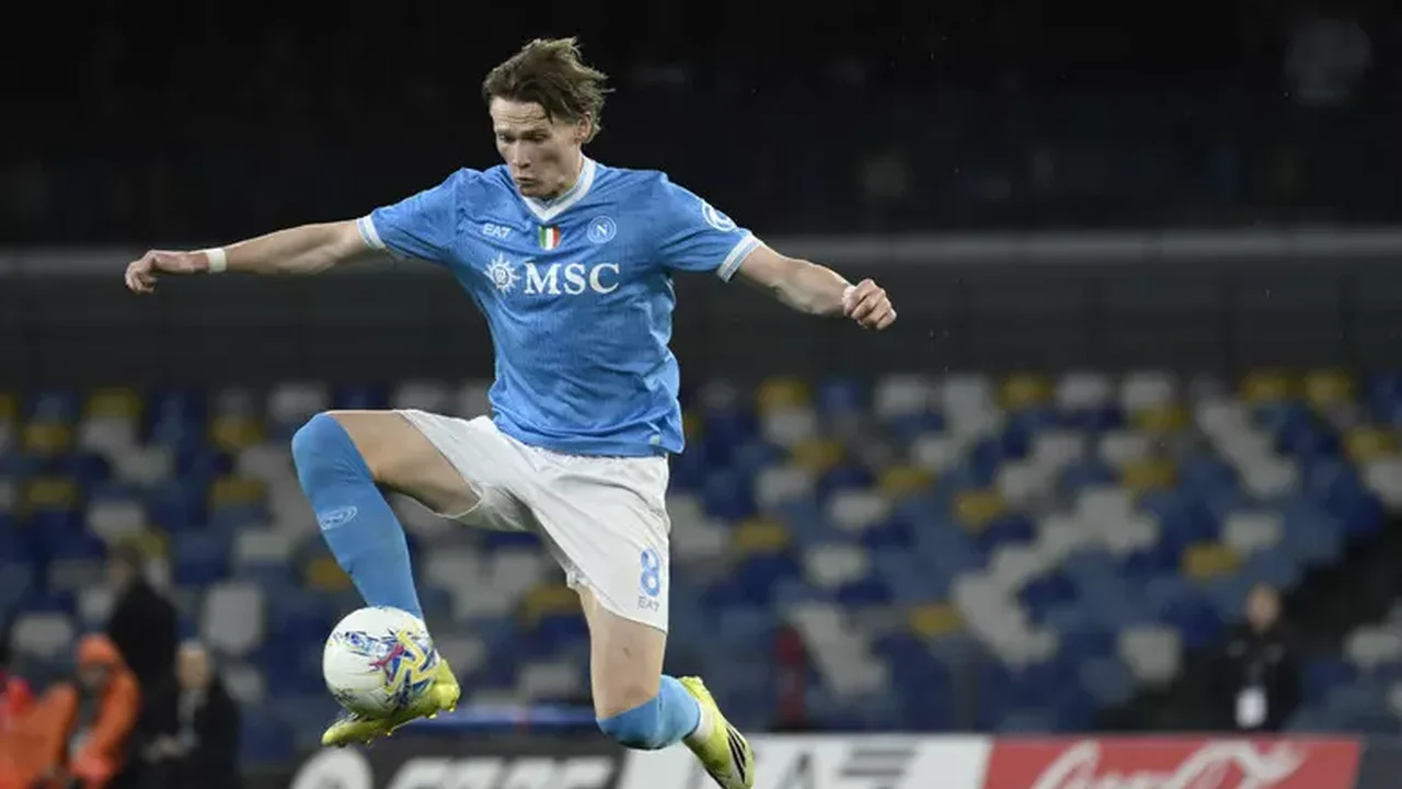 McTominay volta a treinar no Napoli após procedimento para corrigir arritmia