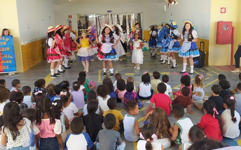 Escola municipal utiliza cultura popular para resgatar autoestima dos estudantes