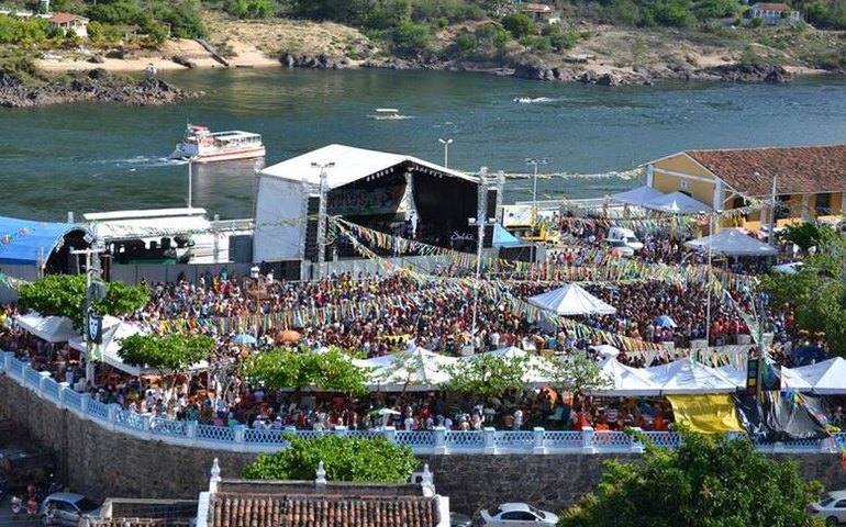 Prefeitura de Piranhas cancela carnaval de rua e mantém liberação de eventos particulares com controle de público