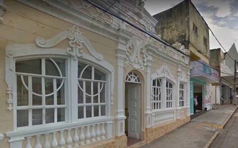 Sem auxílio emergencial: ex-servidores da prefeitura denunciam que seus nomes ainda constam na lista de funcionários