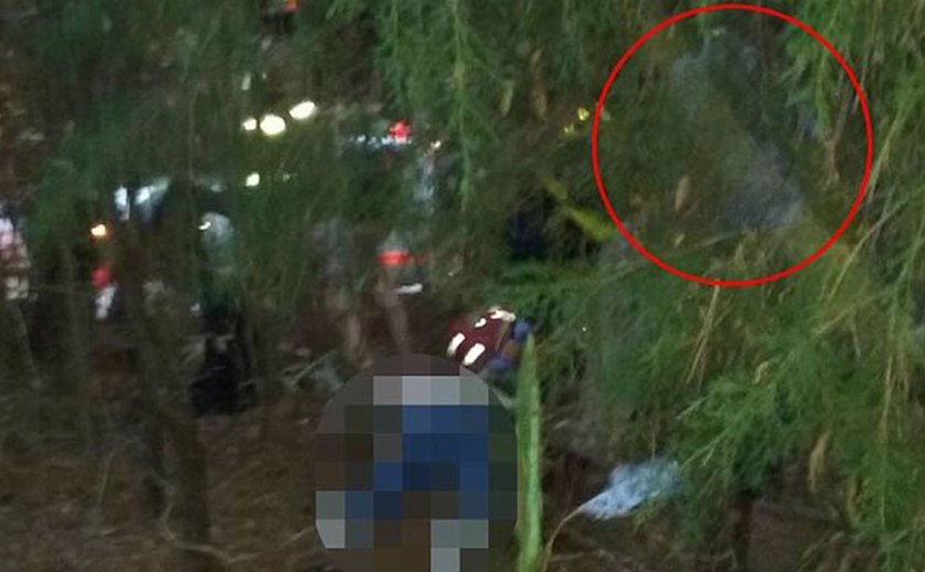 ‘Anjo da guarda’ é flagrado ao lado de homem após acidente de trânsito
