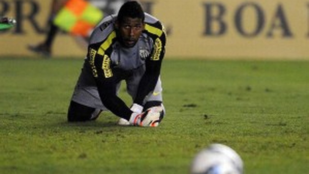 Goleiro do Santos é vítima de racismo em Porto Alegre