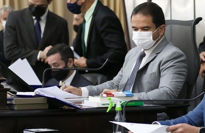 Ato publicado pela presidência disciplina uso da tribuna por candidatos e dá outras providências