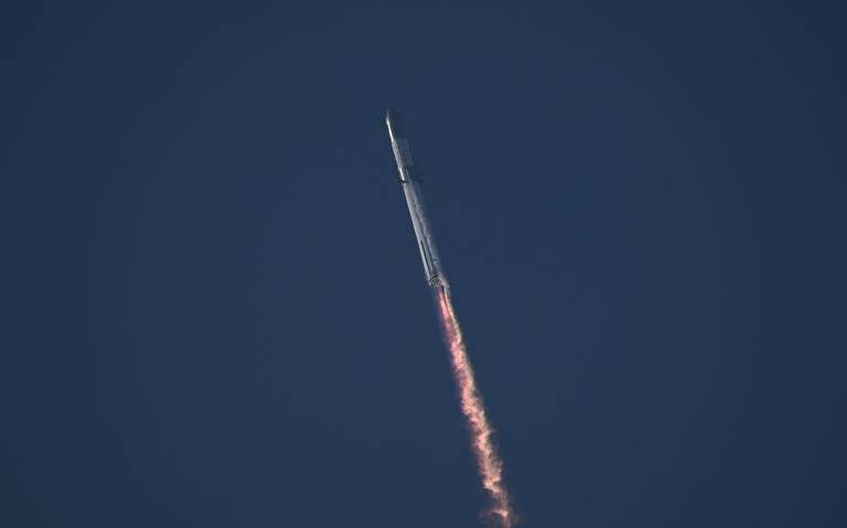 Foguete reutilizável New Glenn envia aparelhos da NASA e realiza primeiro pouso bem-sucedido