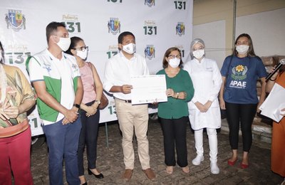 Prefeitura e SMS entregam equipamentos para a Vila do Idoso, em Palmeira 