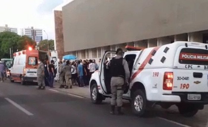 Viaturas na porta do Fórum de Maceió após assassinato de advogado Viaturas na porta do Fórum de Maceió após assassinato de advogado