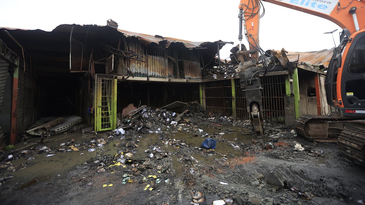 Ceagesp constrói estrutura provisória para atingidos por incêndio