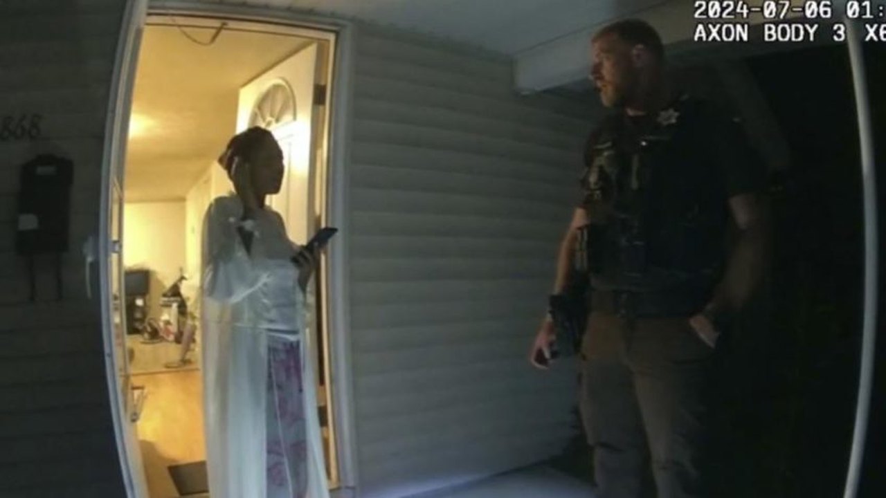 Mulher negra morta em casa a tiros por policial, nos EUA, tinha problemas de saúde mental; Especialistas avaliam abordagem