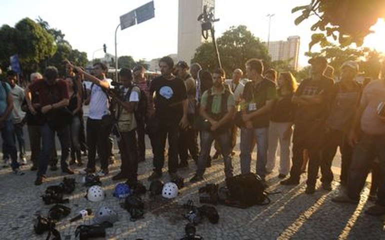 Acusado de detonar rojão chega a prisão fluminense