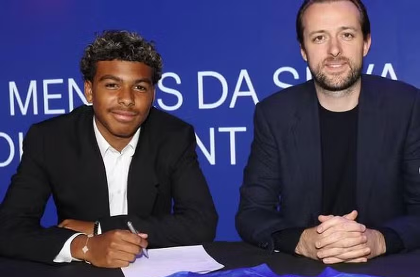Filho mais velho de Thiago Silva assina 1º contrato com o Chelsea
