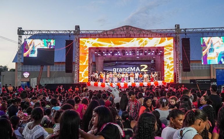 Festa do Dia das Mães reúne multidão, distribui brindes e sorteia prêmios em Traipu