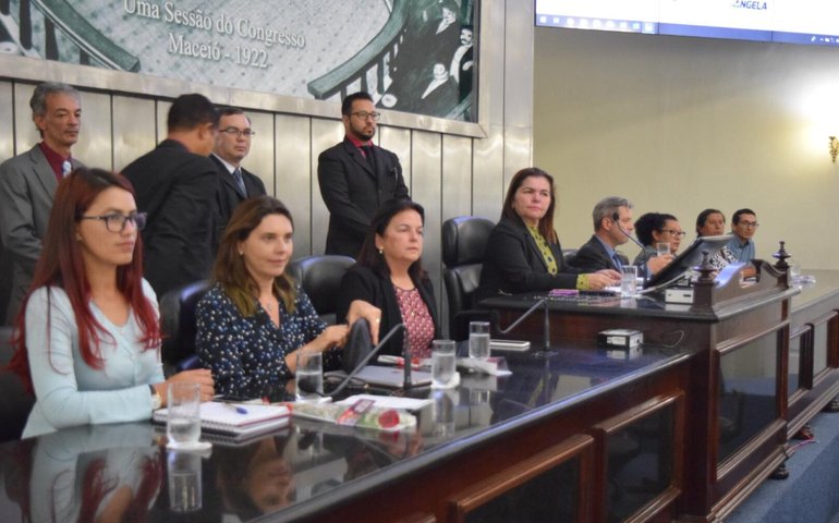 Parlamentares se mostram contrários à medida provisória editada pelo Governo Federal