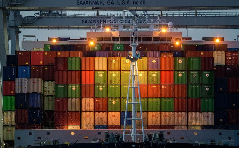 Mídia: apesar da pressão de mercado, exportações da China aceleram e importações se recuperam