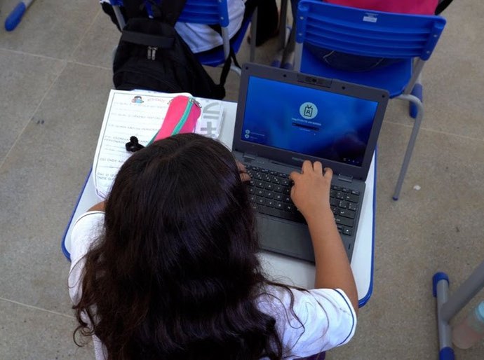 Acesso à internet em escolas da rede pública de Alagoas chega a 97,1% em 2025