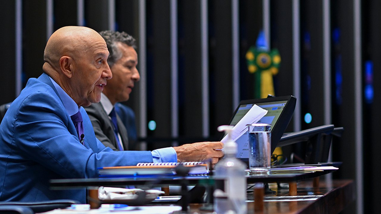 Confúcio Moura aponta a importância da permanência dos alunos nas escolas