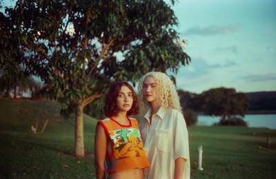 Dupla Anavitória apresenta seu novo show Claraboia em Maceió