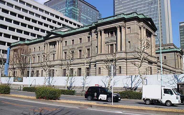 Primeiro-ministro do Japão quer manutenção de política acomodatícia para vencer deflação