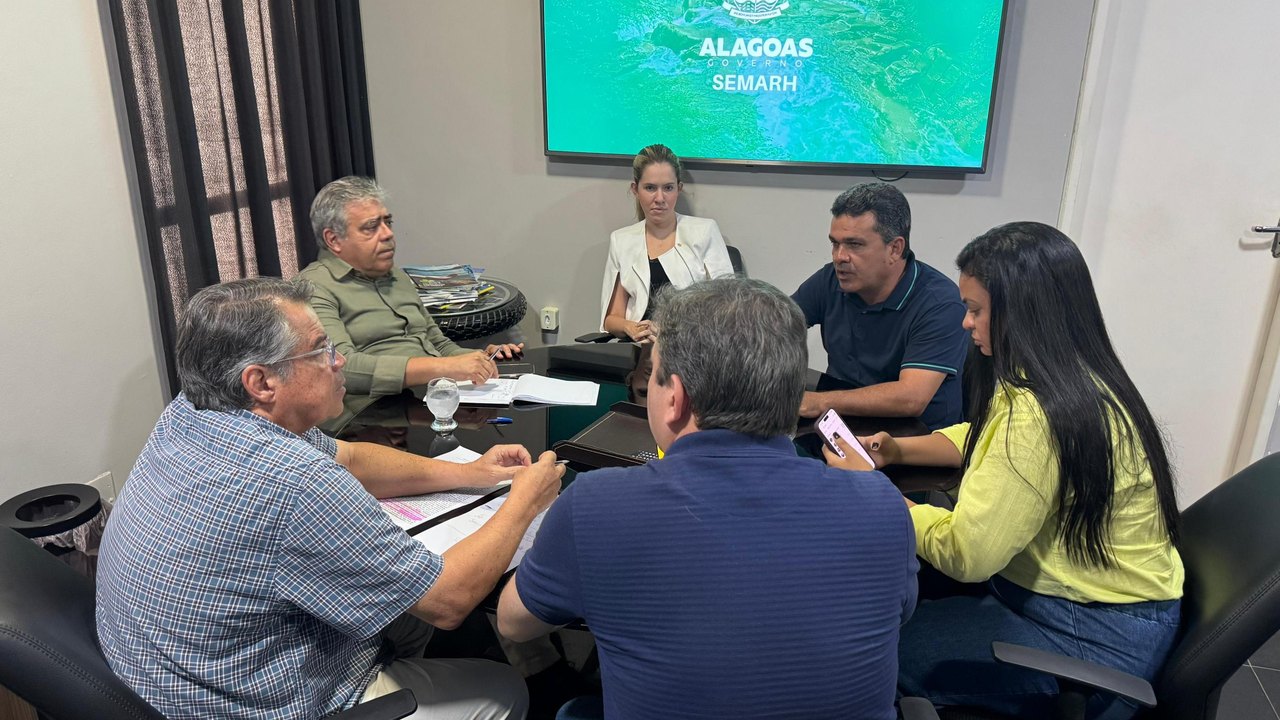Semarh discute abastecimento hídrico e ações ambientais com lideranças políticas