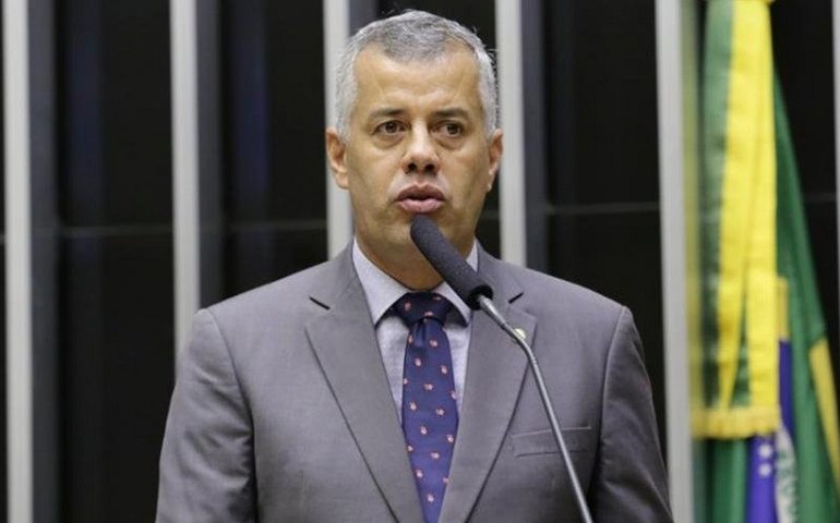 Vacina é “prioridade zero” no Congresso Nacional, afirma vice-líder do governo na Câmara