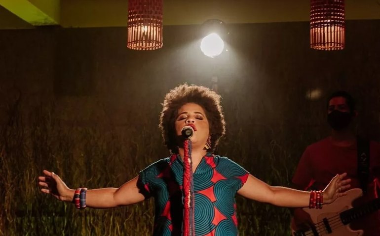 Cantora Mel Nascimento abre nova temporada do Misa Acústico