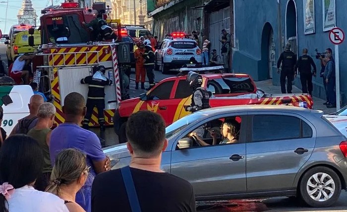 Ladeira da Catedral ficou inacessível após o acidente com o veículo dos Bombeiros