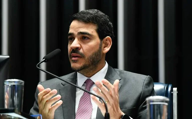 Messias recebe 16 votos favoráveis e 11 contrários na CCJ, igualando resistência enfrentada por Gilmar Mendes