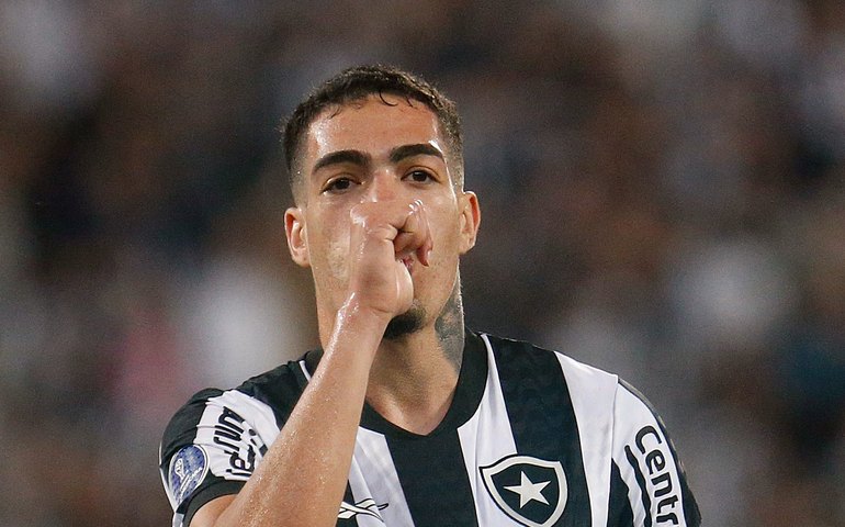 Botafogo acorda no 2º tempo e busca virada contra o Guaraní; Goiás leva 3 a 0 do Estudiantes