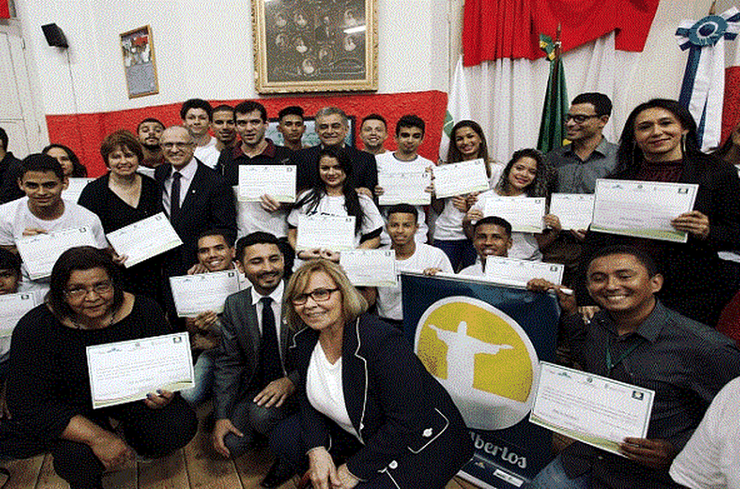 Profissionais recebem certificados de qualificação para atuarem na Olimpíada