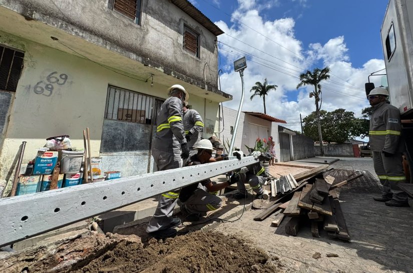 Prefeitura expande rede de iluminação com instalação de dois novos postes na Santa Lúcia