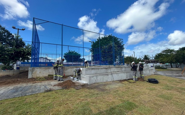 Praça do Conjunto Carminha recebe nova rede de iluminação no Biu