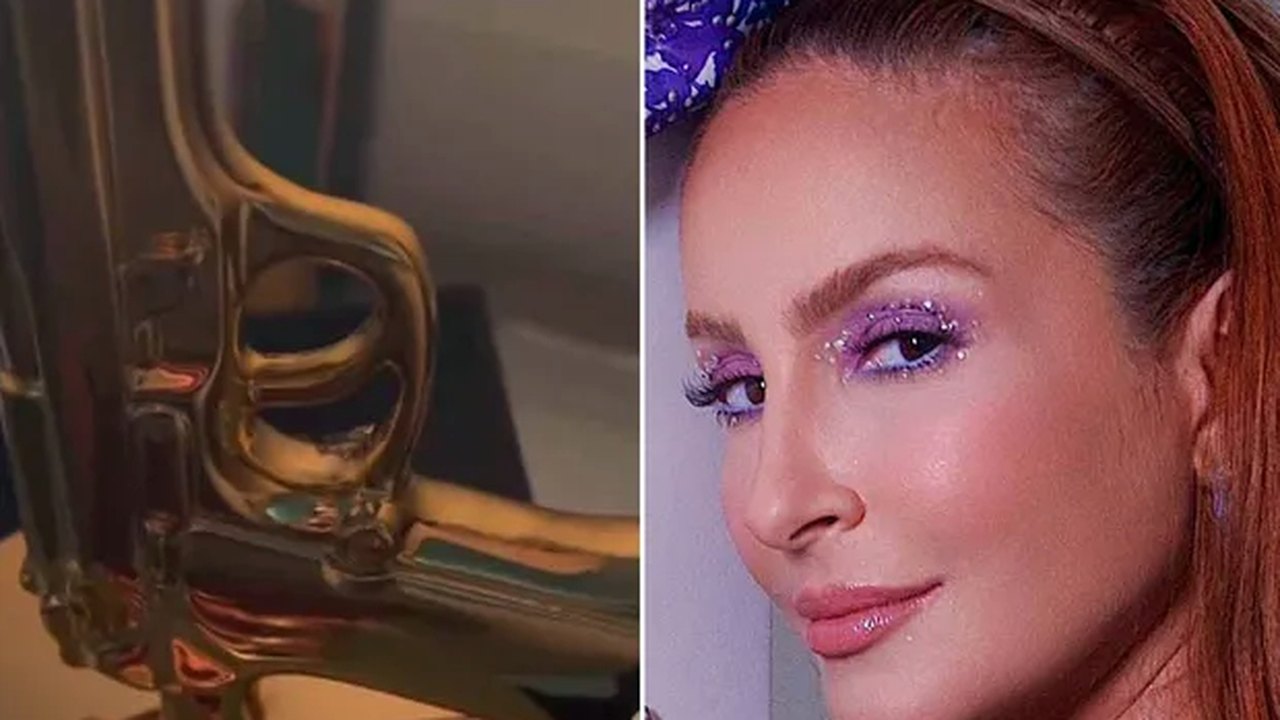 Claudia Leitte é criticada por foto de abajur no formato de arma sobre uma bíblia