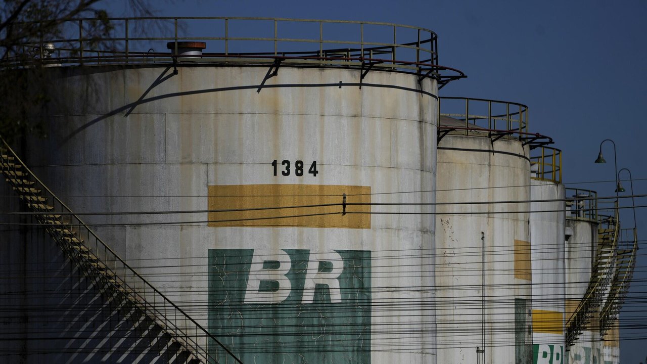 Petrobras vende primeiro lote de combustível de aviação feito com óleo de soja certificado