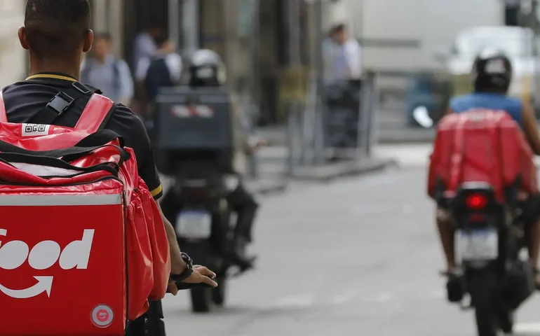 iFood lança portal de dados e diz que entregadores trabalham 31,1 horas mensais pelo app