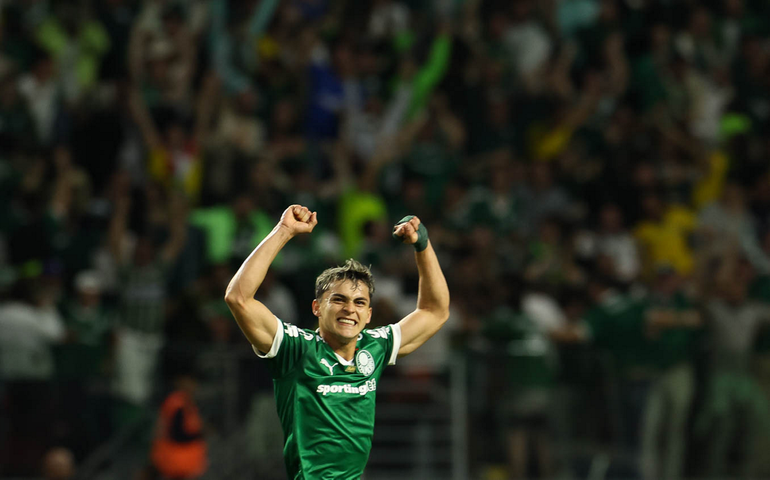 Raphael Veiga supera temporada contestada e vira herói do Palmeiras na Libertadores