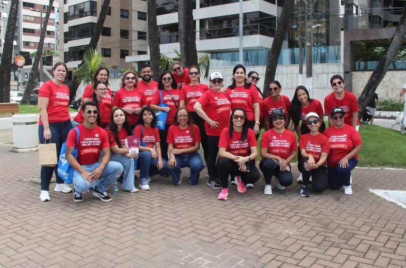 Ação na orla alerta mulheres sobre os cuidados com a saúde do coração