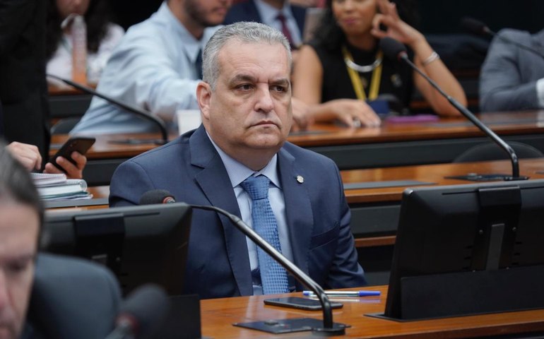 Alfredo Gaspar solicita vacinas e apoio do Ministério da Saúde para enfrentar surto de Meningite