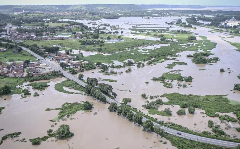 Alagoas entra em estado de atenção para chuvas intensas e ventos fortes nesta terça